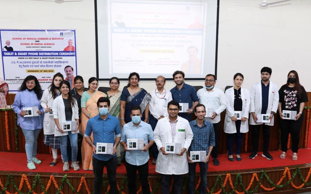 Hon'ble MP Dr. Mahesh Sharma  distributed tablets to 400 students at Sharda University on 17th May 2022